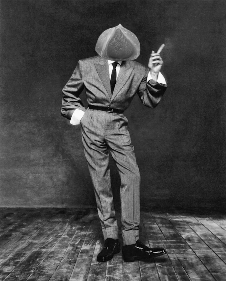 willem dafoe hand in pocket pointing finger